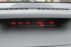28.03.2016. - Nešto između